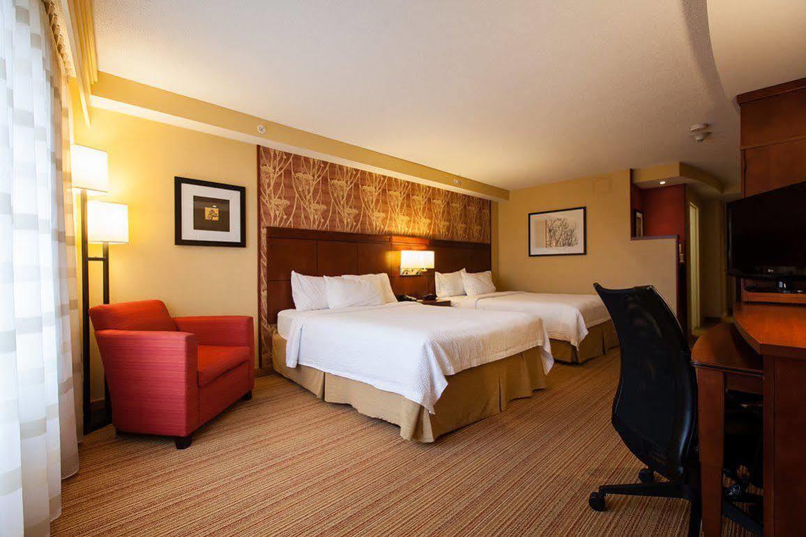Courtyard By Marriott Highway 401 Hotel
