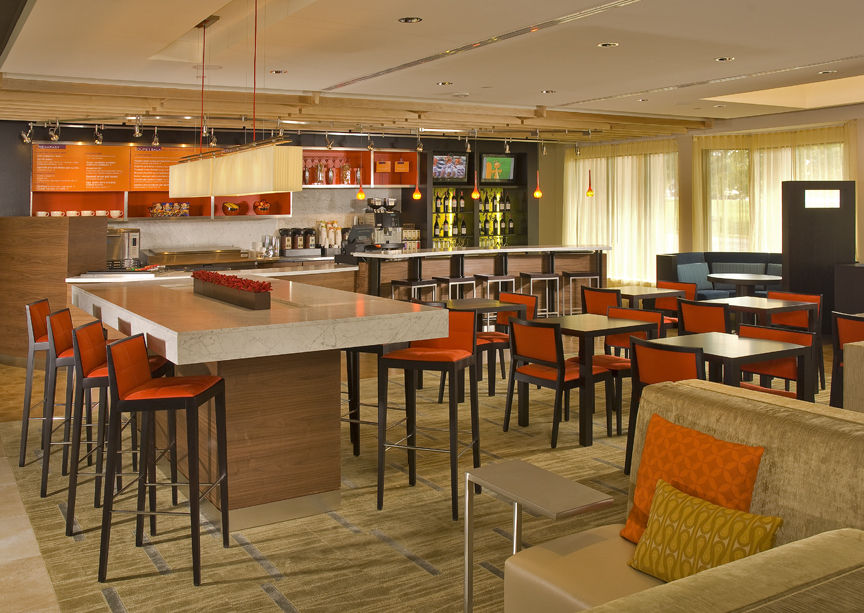 Hotel Courtyard By Marriott Highway 401